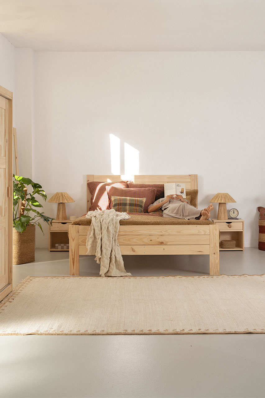 Imagen de ambiente 2 para:Cama doble de madera de pino 